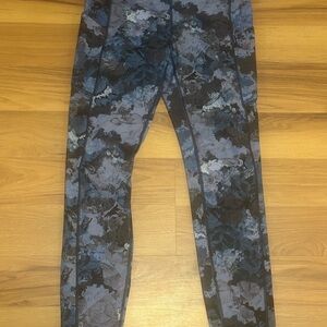 Lululemon Athletica Black and Cream Leggings